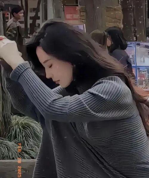 明星美女裸身偷拍,明星美女裸身瞬间引发社会热议