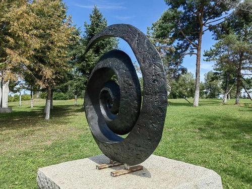 重庆网红打卡地雕塑图片,穿越时空的艺术地标