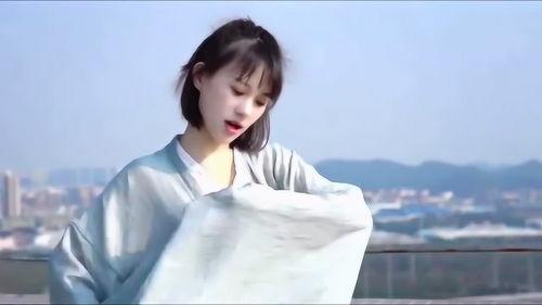 网红小阿七家境,从草根逆袭到网红，揭秘他的家境变迁之路